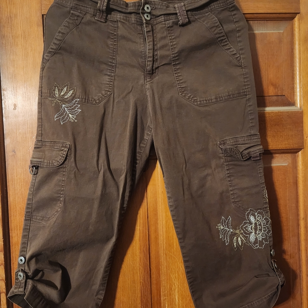 Gloria Vanderbilt Capris Size 10 Brown